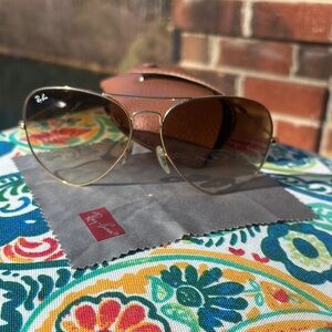 Ray-Ban Classic Gold Aviators